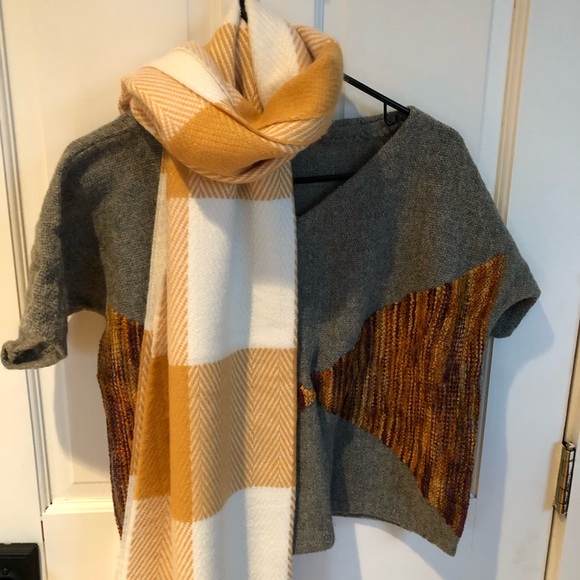 NWOT handwoven gray with gold/burnished gold-boysenberry hues wool v-neck top! - Picture 2 of 9